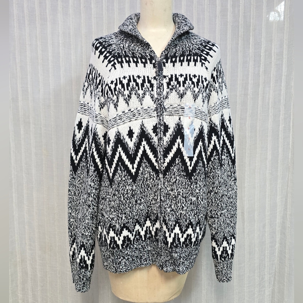 Old Navy Black and White Patterned Sweater